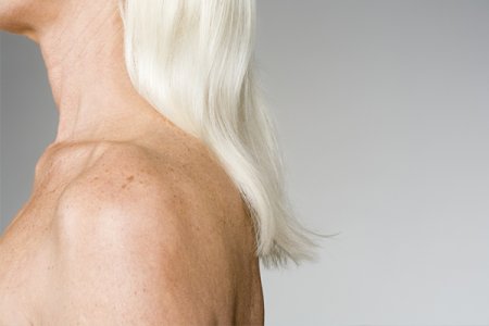Schnelle Hautreinigung mit Seni Care Feuchttüchern für Erwachsene